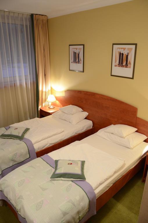 Agat Hotel Lódź Quarto foto